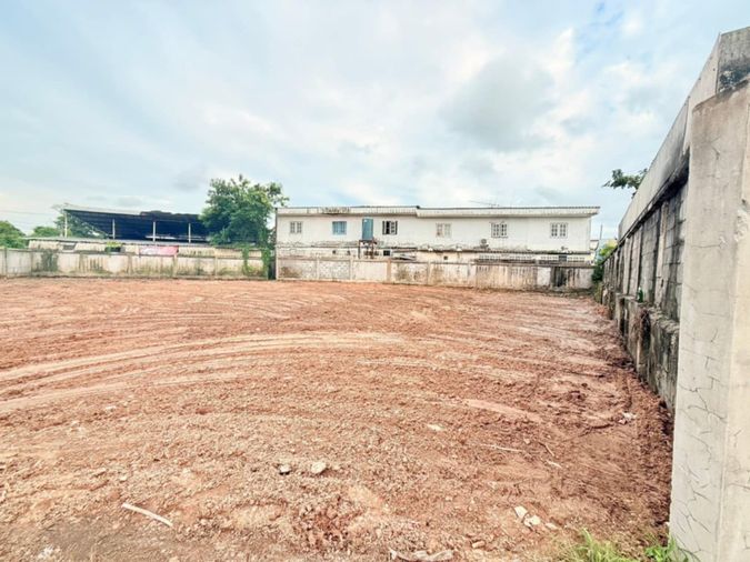 ที่ดินฝั่ทะเลใกล้สุขุมวิท ซอยวัดบุญกาญจนา ถมแล้ว กำแพงล้อมรอบ ทำเลทอง ขนาด 173ตร.ว