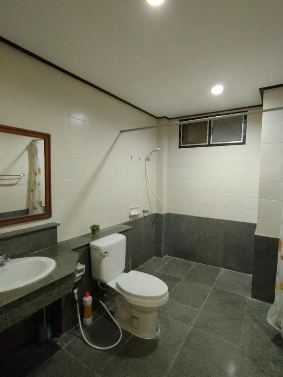 รูป บ้านเดี่ยว 3 ห้องนอน 3 ห้องน้ำ ระเบียงใหญ่ ให้เช่าในหมู่บ้านเพอร์เฟคเพลส รามคำแหง 164 ใกล้โรงเรียนนานาชาติร่วมฤดี RIS   - รูปที่ 13/33