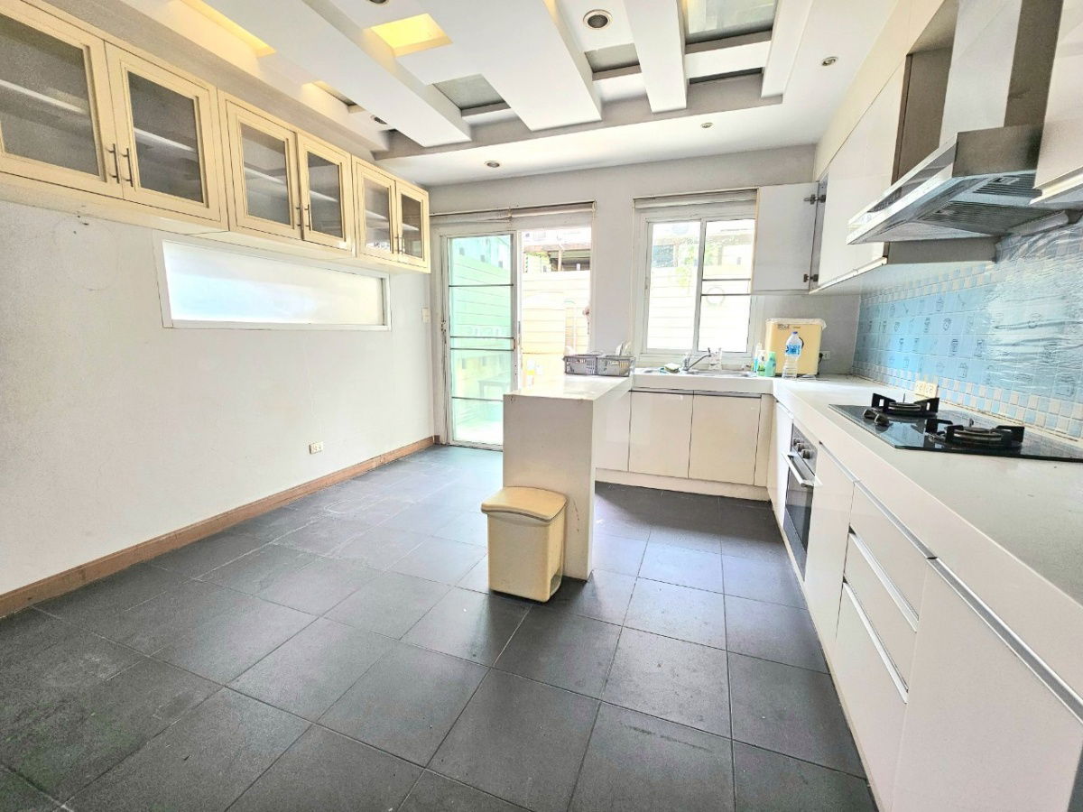 picture Prime Corner Home in a Golden Location! Luxury 3-Storey Townhome – Baan Klang Muang Swiss Town, Kaset–Nawamin - 13/17