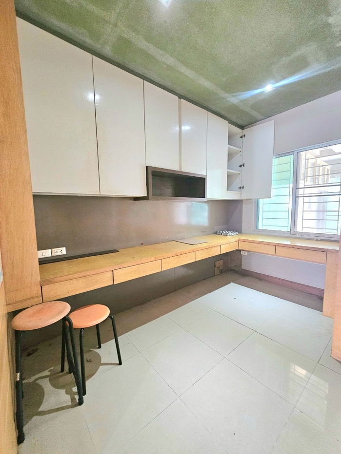 picture Prime Corner Home in a Golden Location! Luxury 3-Storey Townhome – Baan Klang Muang Swiss Town, Kaset–Nawamin - 11/17
