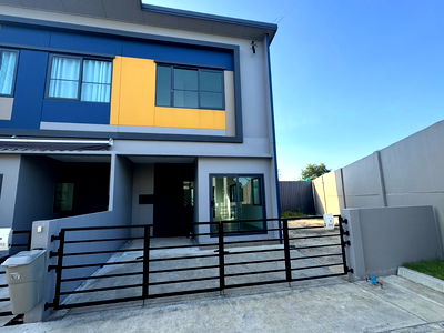 ขายทาวน์โฮม : ขายบ้านแปลงมุม ที่ดินใหญ่ สิริเพลส ประชาอุทิศ 75