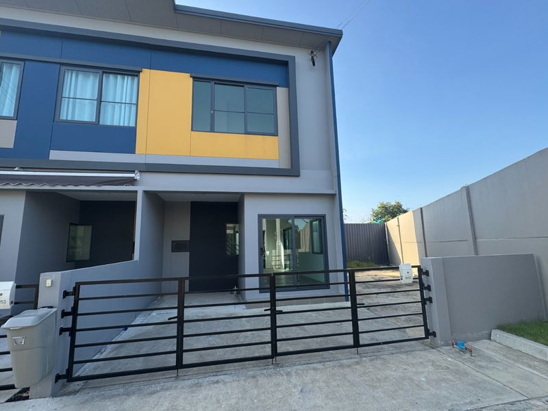 ขายทาวน์โฮม : ขายบ้านแปลงมุม ที่ดินใหญ่ สิริเพลส ประชาอุทิศ 75