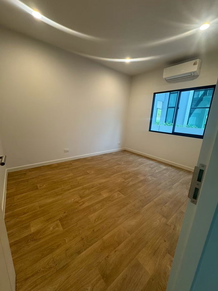 รูป 🏡 ขายบ้านแปลงมุมติดถนนเมน ใกล้สวน ใกล้ทางเข้าโครงการ - รูปที่ 10/17