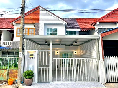 ทาวน์โฮม นนทบุรี : บ้านสวย ใจกลางเมืองนนทบุรี ห่างรถไฟฟ้าเพียง 900 เมตร  #หมู่บ้านอุบลชาติ 2   ไทรม้า  ท่าอิฐ    ใกล้รัตนาธิเบศร์  ใกล้กระทรวงพาณิชย์