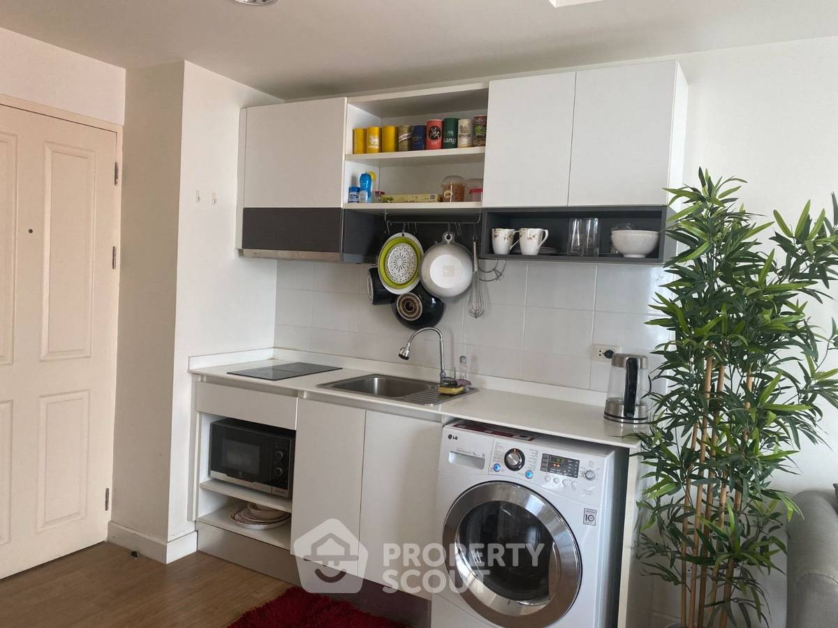 picture 2-BR Condo at The Kris Ratchada 17 near MRT Sutthisan (ID 2042775) - 2/5