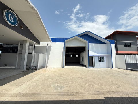 #Warehouse for rent in Lat Lum Kaew, size 260 sq m, 3-phase electricity, at Lat Lum Kaew, approximately 500 meters from the main road 