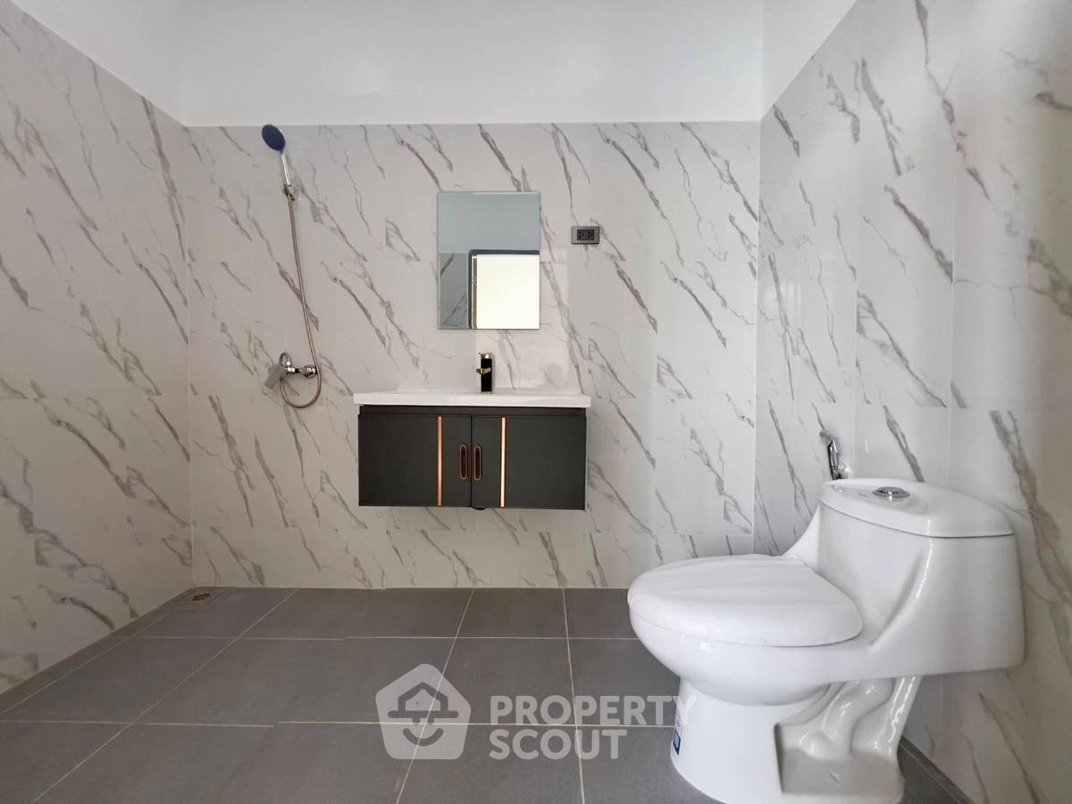picture 6-BR Villa close to Pattaya (ID 2129469) - 14/18