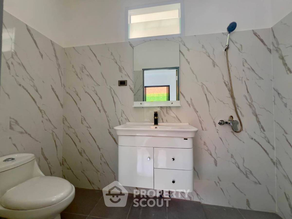 picture 6-BR Villa close to Pattaya (ID 2129469) - 16/18