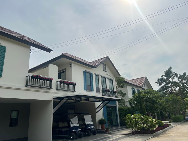 รูป บ้านแฝดทิศใต้  *บ้านตัวอย่าง*  โซนหน้าโครงการ ใกล้คลับเฮาส์ - รูปที่ 14/15