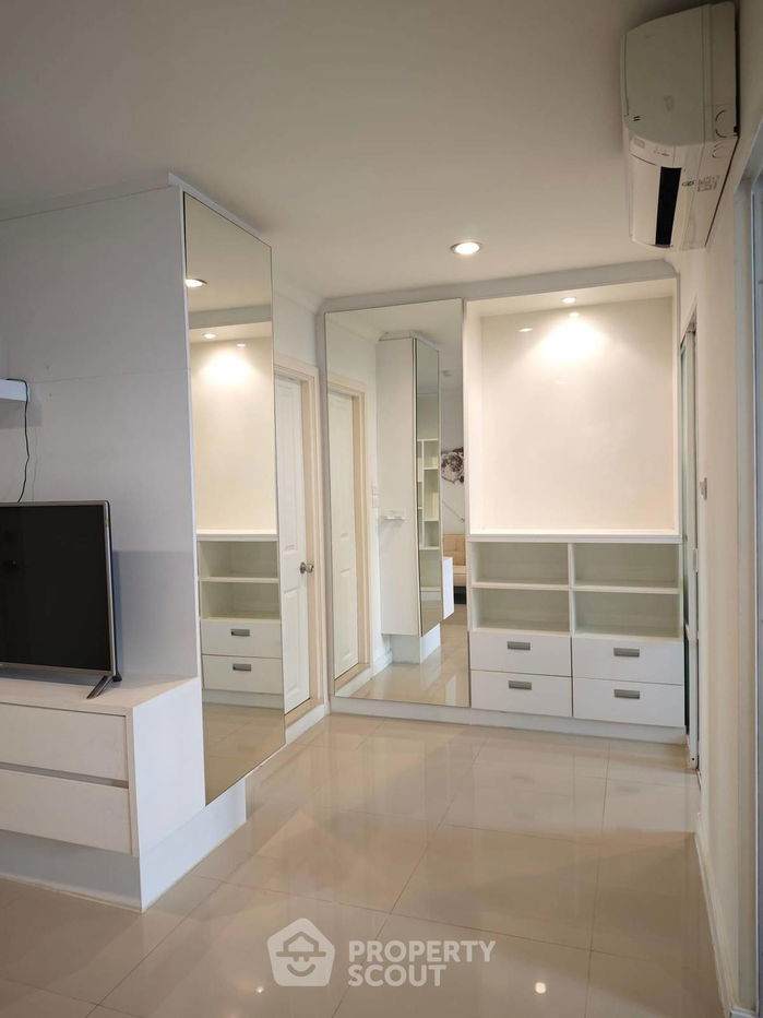 picture 1-BR Condo at Lumpini Place Rama 9–Ratchada near MRT Phra Ram 9 (ID 1739354) - 7/16