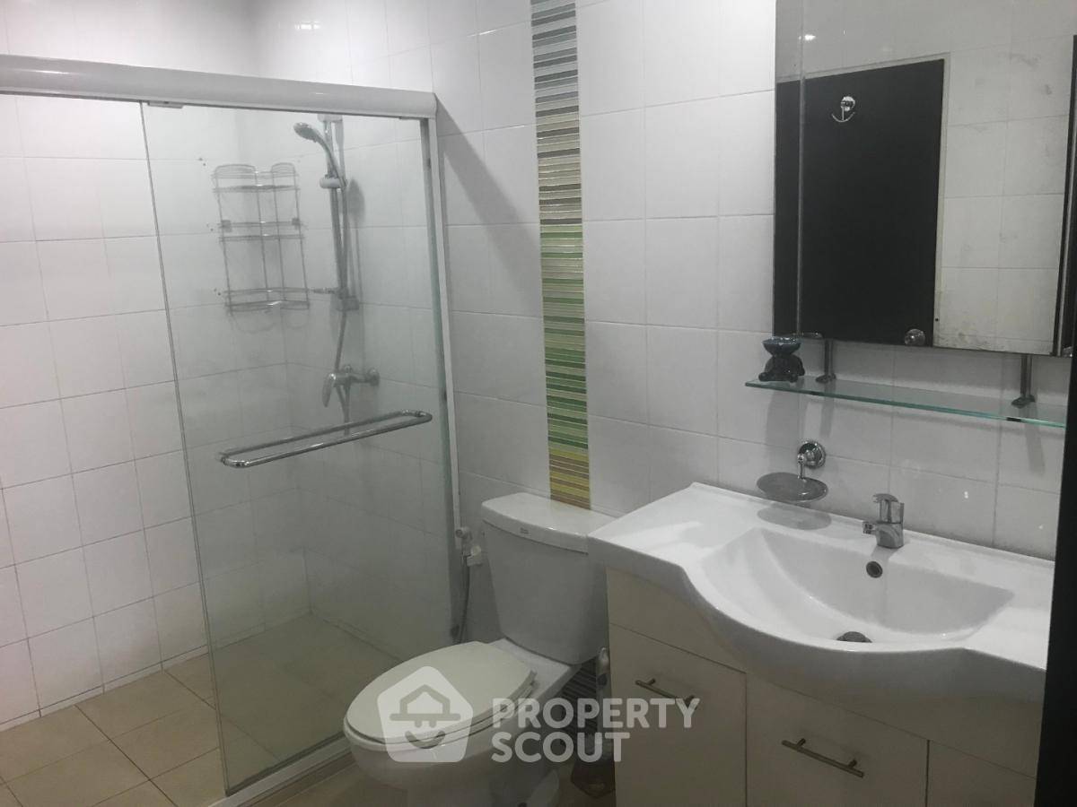 picture 2-BR Condo at Country Complex Bangna near BTS Bang Na (ID 654190) - 5/11