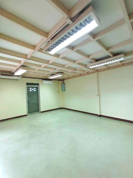 picture  For rent. 400 sq m warehouse Soi Pattanakarn with office Available and ready to move in Sep 2-story office  with capacity for more than 10 employees. - 8/8