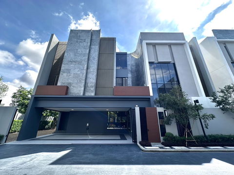 ฺ" ขายบ้าน โครงการBUGAAN KRUNGTHEP KREETHA บ้านไซส์ใหญ่ เฟสสุดท้าย ก่อนปิดโครงการ !!!