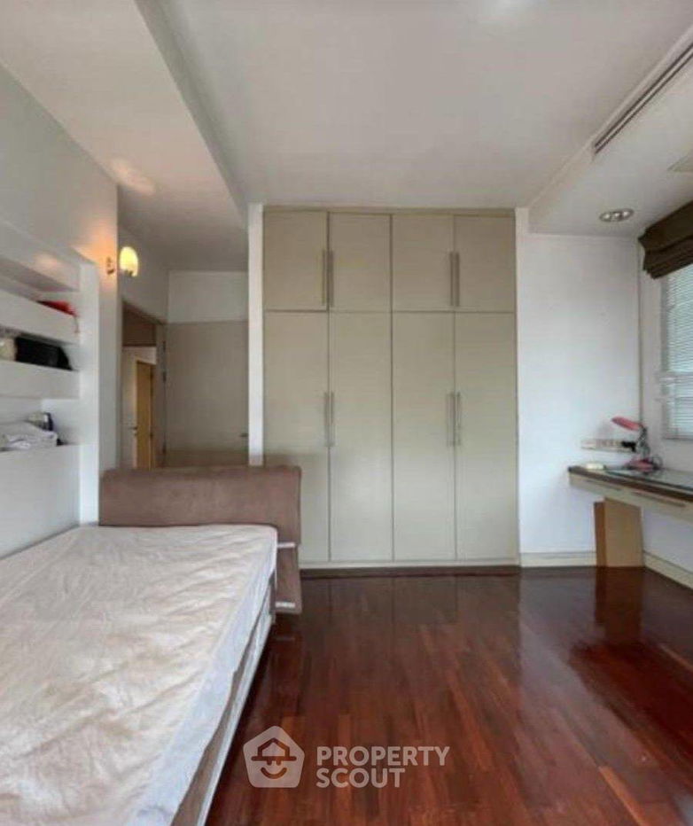 picture 5-BR Condo at Royal Castle Pattanakarn in Suan Luang (ID 1569791) - 11/15