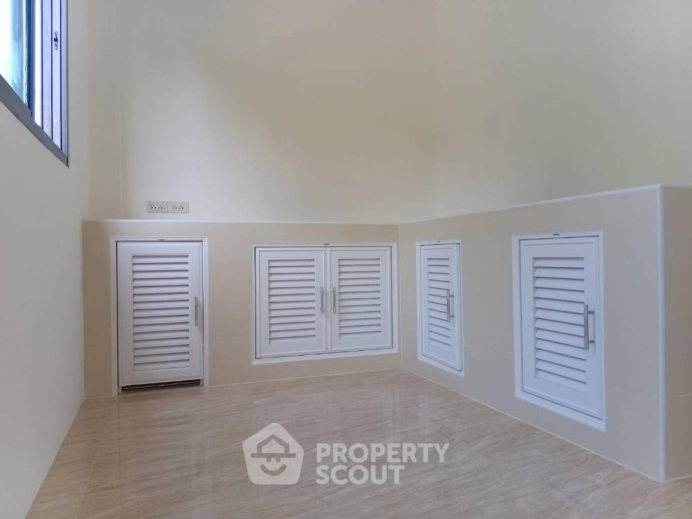 picture 4-BR House in Yang Noeng (ID 1987908) - 19/28