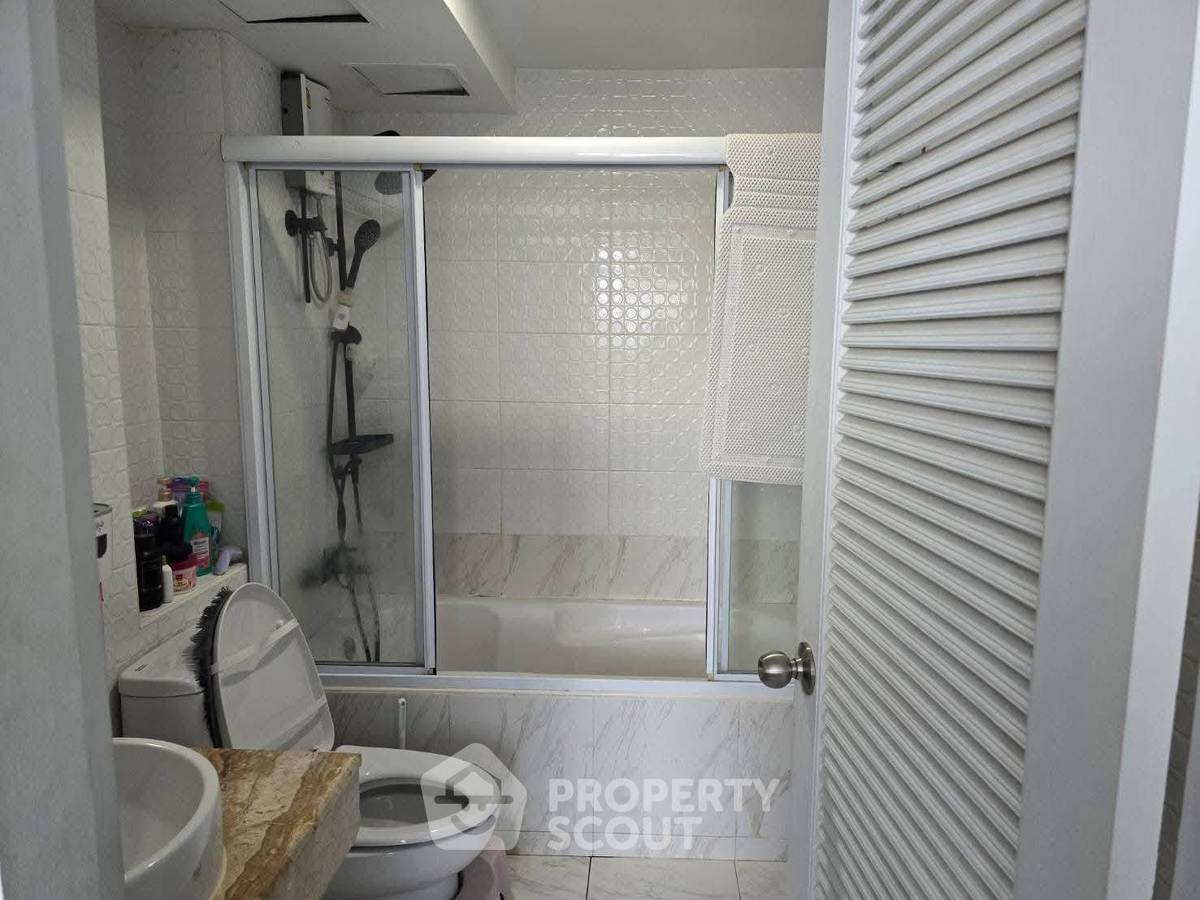 picture 1-BR Condo at Ratchada City 18 Condominium near MRT Huai Khwang (ID 2237019) - 15/24
