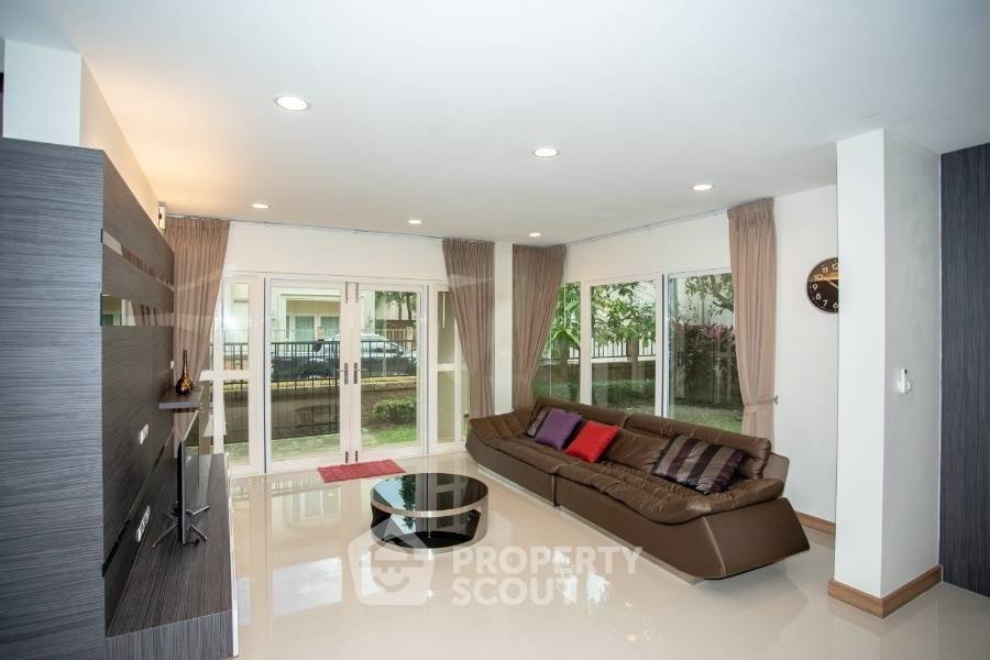 picture 3-BR House in Surasak (ID 2231377) - 8/29