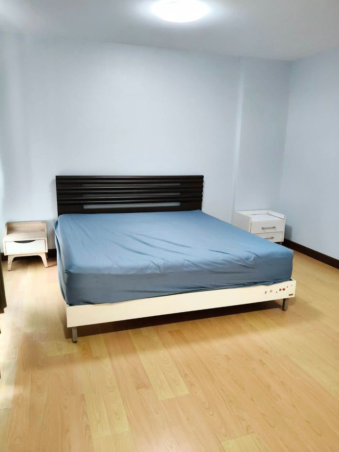 รูป ทาวโอม สามชั้น สามห้องนอนสี่ห้องน้ำ ทำเลติดรถไฟฟ้า พรีเมี่ยมเพลส 1 - รูปที่ 3/11