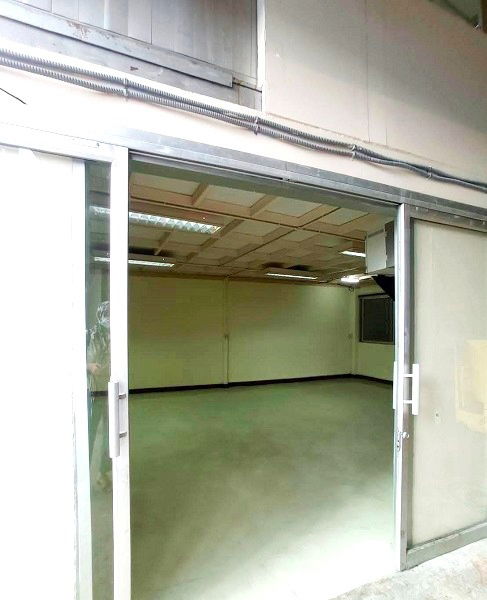 picture  For rent. 400 sq m warehouse Soi Pattanakarn with office Available and ready to move in Sep 2-story office  with capacity for more than 10 employees. - 2/8
