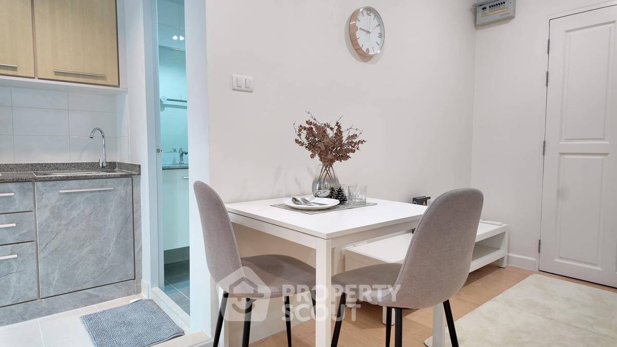 picture 2-BR Condo at Zenith Place @ Huay Kwang near MRT Huai Khwang (ID 2236953) - 5/10