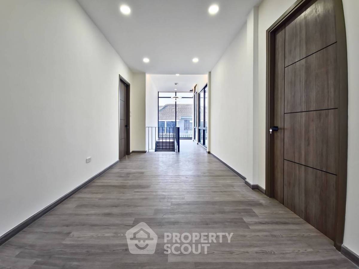รูป บ้าน 3 ห้องนอนพร้อมสระว่ายน้ำส่วนตัว ใกล้ BTS บางจาก (ID 2030497) - รูปที่ 7/8