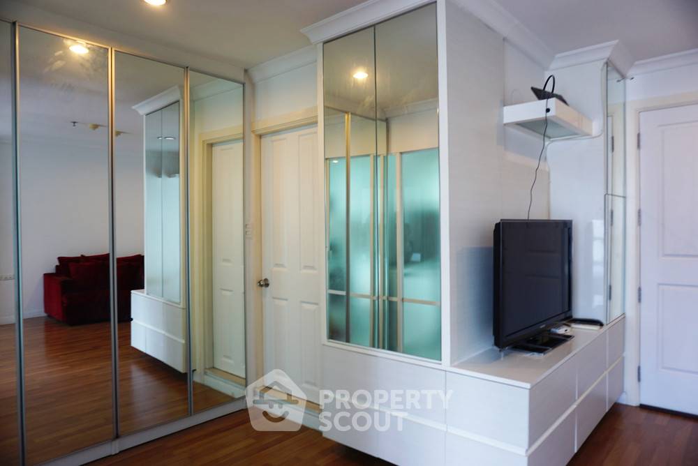 picture 1-BR Condo at Lumpini Place Rama 9–Ratchada near MRT Phra Ram 9 (ID 385903) - 3/7