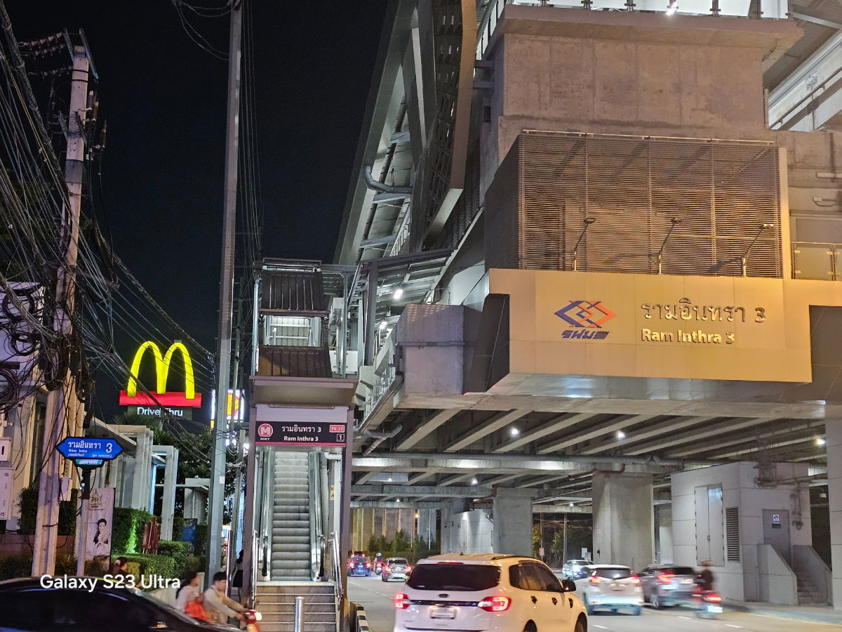 รูป  ให้เช่าคอนโดติดรถไฟฟ้า (สถาณีติดคอนโดเลย) ข้างเซ็นทรัลรามอินทรา หาของกินง่าย เดินทางสะดวก ไกล้ทางด่วน ติดมหาวิทยาลัยเกริก ไม่ไกลจากดอนเมือง - รูปที่ 15/15