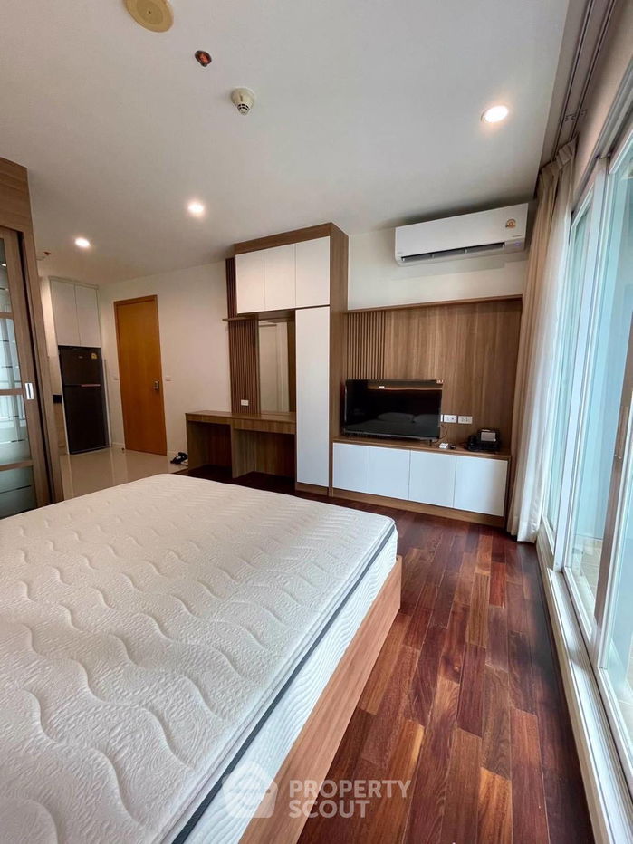 picture Studio Condo at Circle Condominium near MRT Phetchaburi (ID 1541401) - 3/6