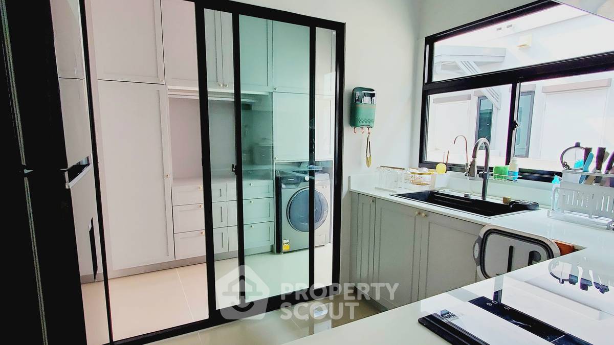 picture 3-BR Townhouse at Anasiri Ramkhamhaeng in Khlong Song Ton Nun (ID 1550948) - 6/25