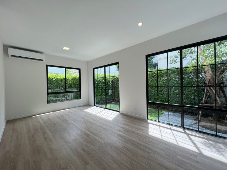 รูป บ้านแฝดทิศใต้  *บ้านตัวอย่าง*  โซนหน้าโครงการ ใกล้คลับเฮาส์ - รูปที่ 4/15