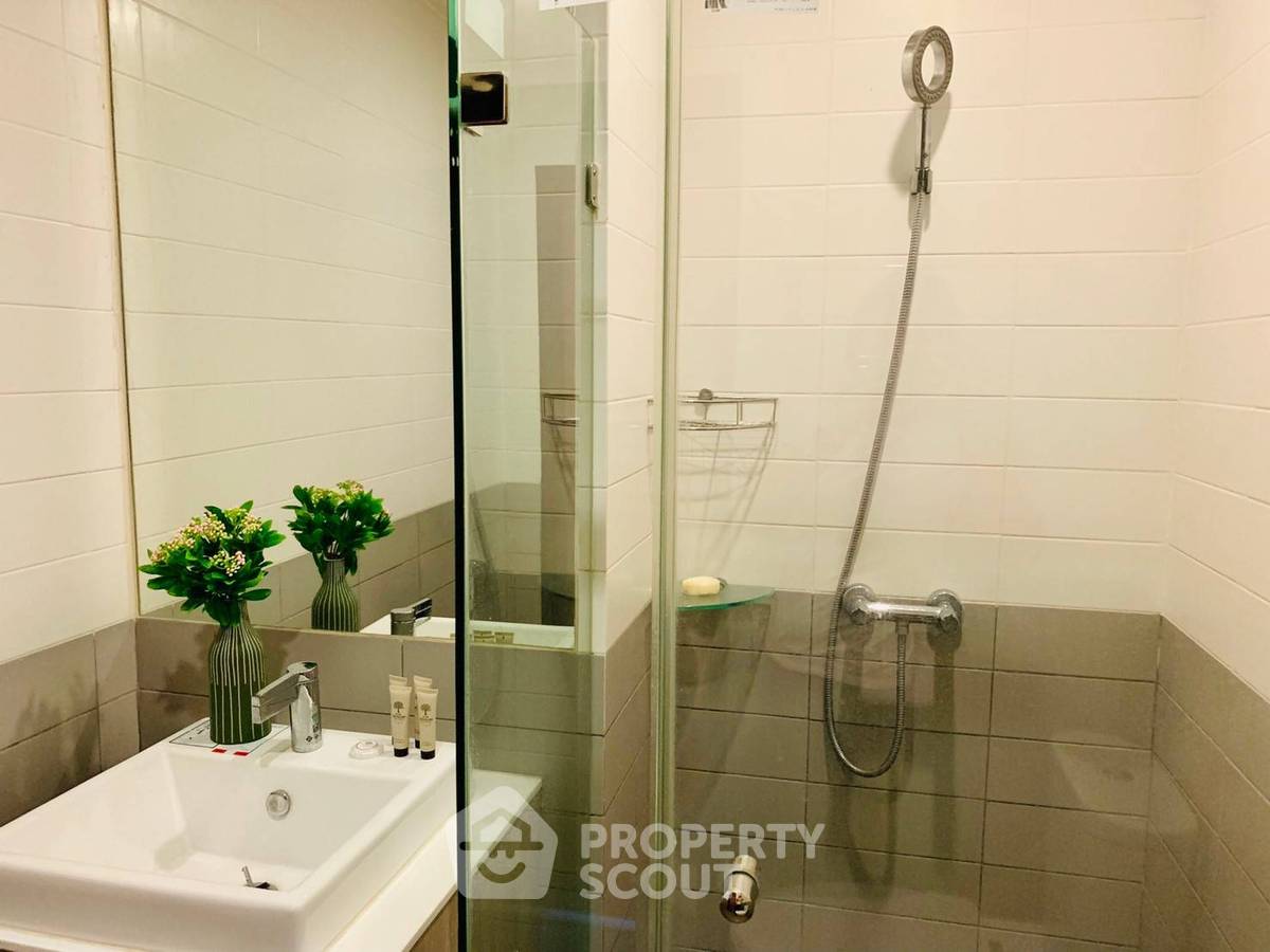 picture 2-BR Condo at Ideo Mobi Rama 9 near MRT Phra Ram 9 (ID 566090) - 14/17