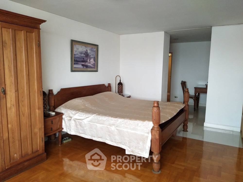 picture 3-BR Condo at Ratchada Pavilion Condominium near MRT Ratchadaphisek (ID 384490) - 3/7