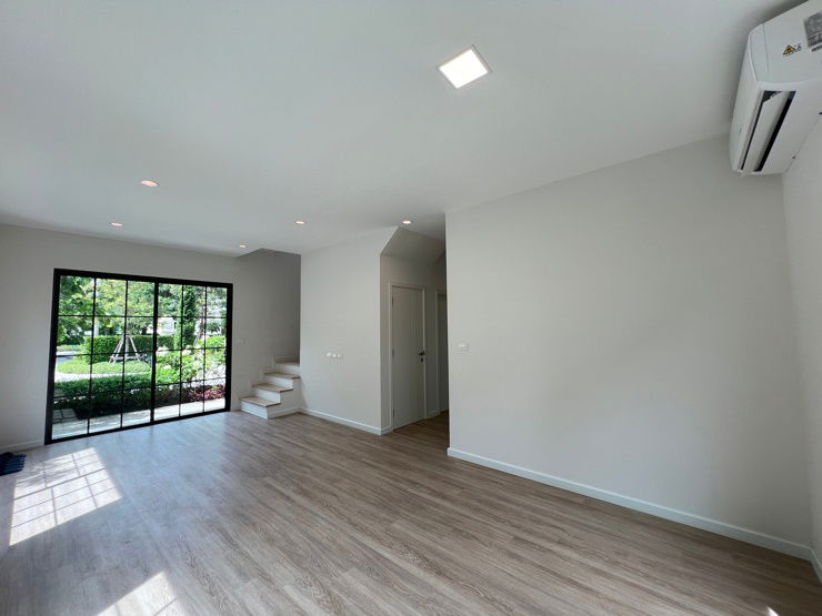 รูป บ้านแฝดทิศใต้  *บ้านตัวอย่าง*  โซนหน้าโครงการ ใกล้คลับเฮาส์ - รูปที่ 5/15