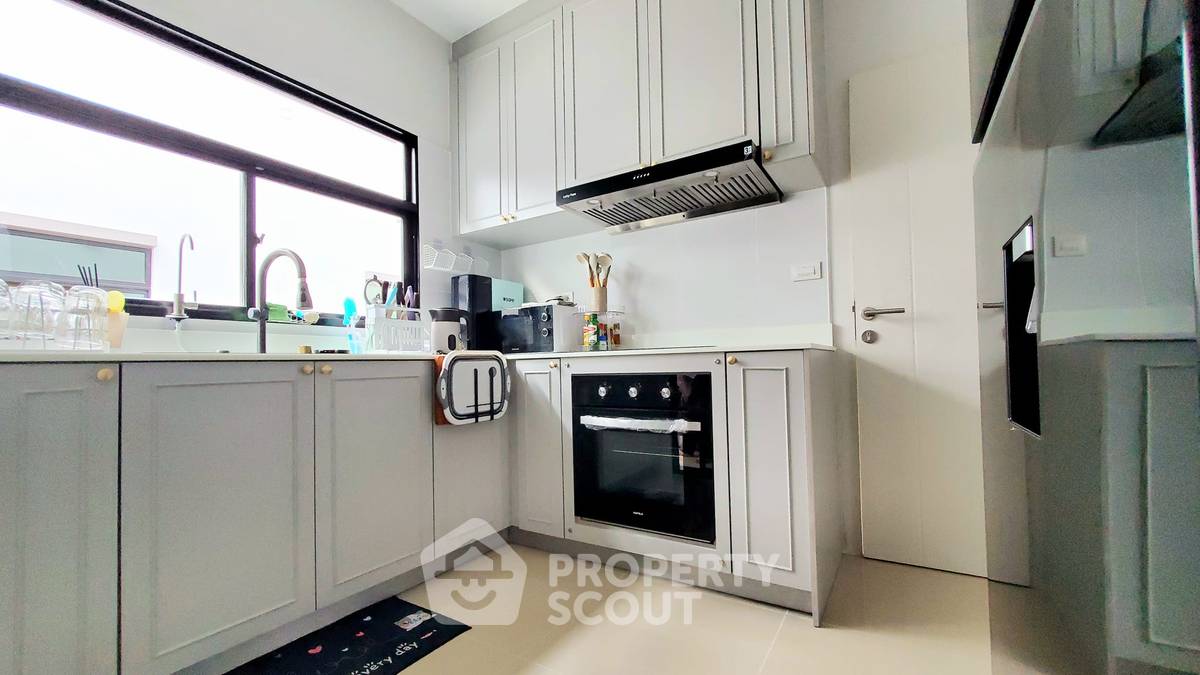 picture 3-BR Townhouse at Anasiri Ramkhamhaeng in Khlong Song Ton Nun (ID 1550948) - 14/25