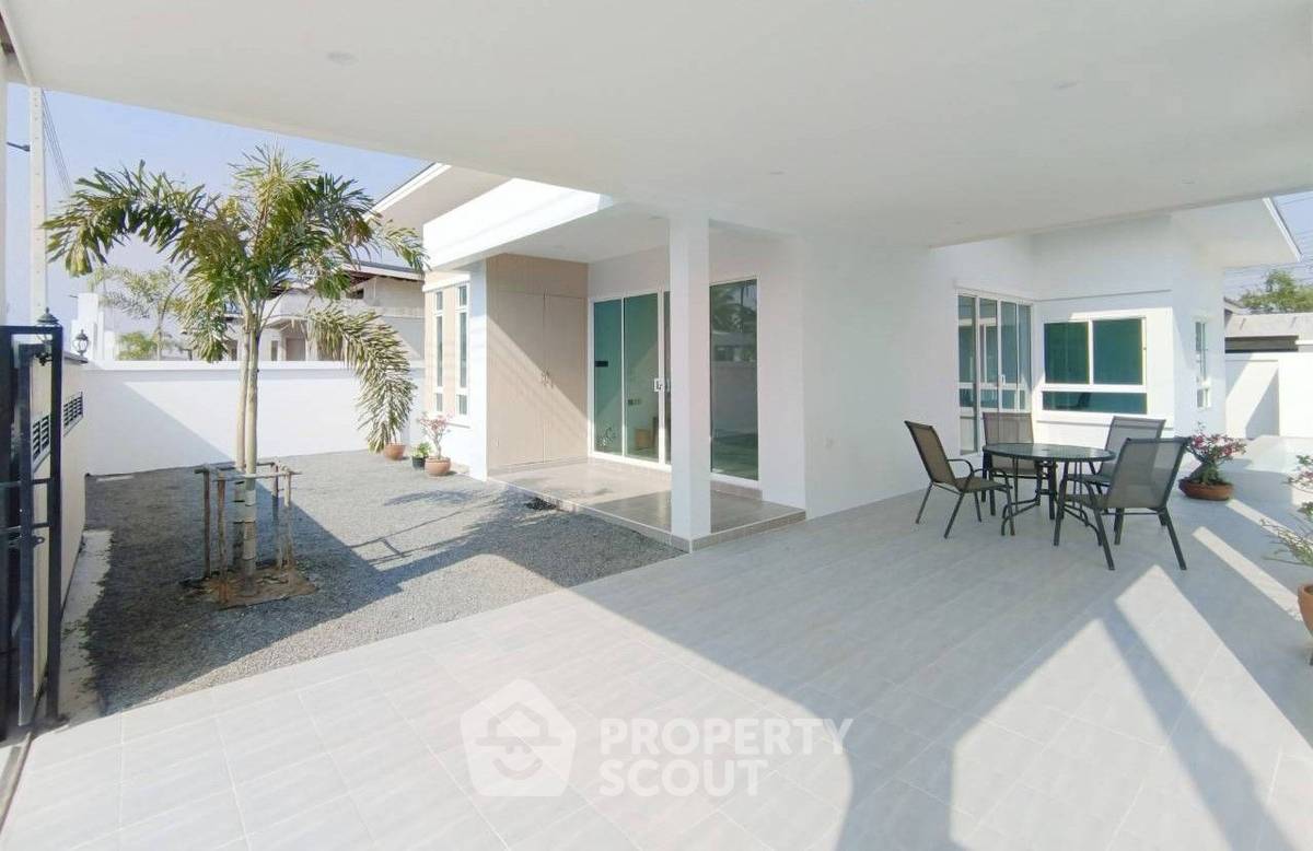 picture 2-BR House close to The Venezia (ID 2100644) - 2/7