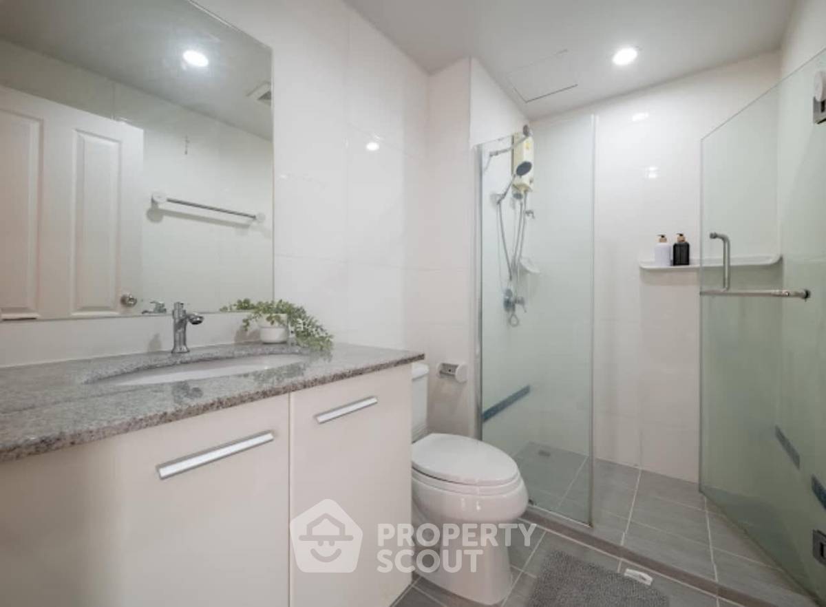 picture 2-BR Condo at Zenith Place @ Huay Kwang near MRT Huai Khwang (ID 2236953) - 2/10