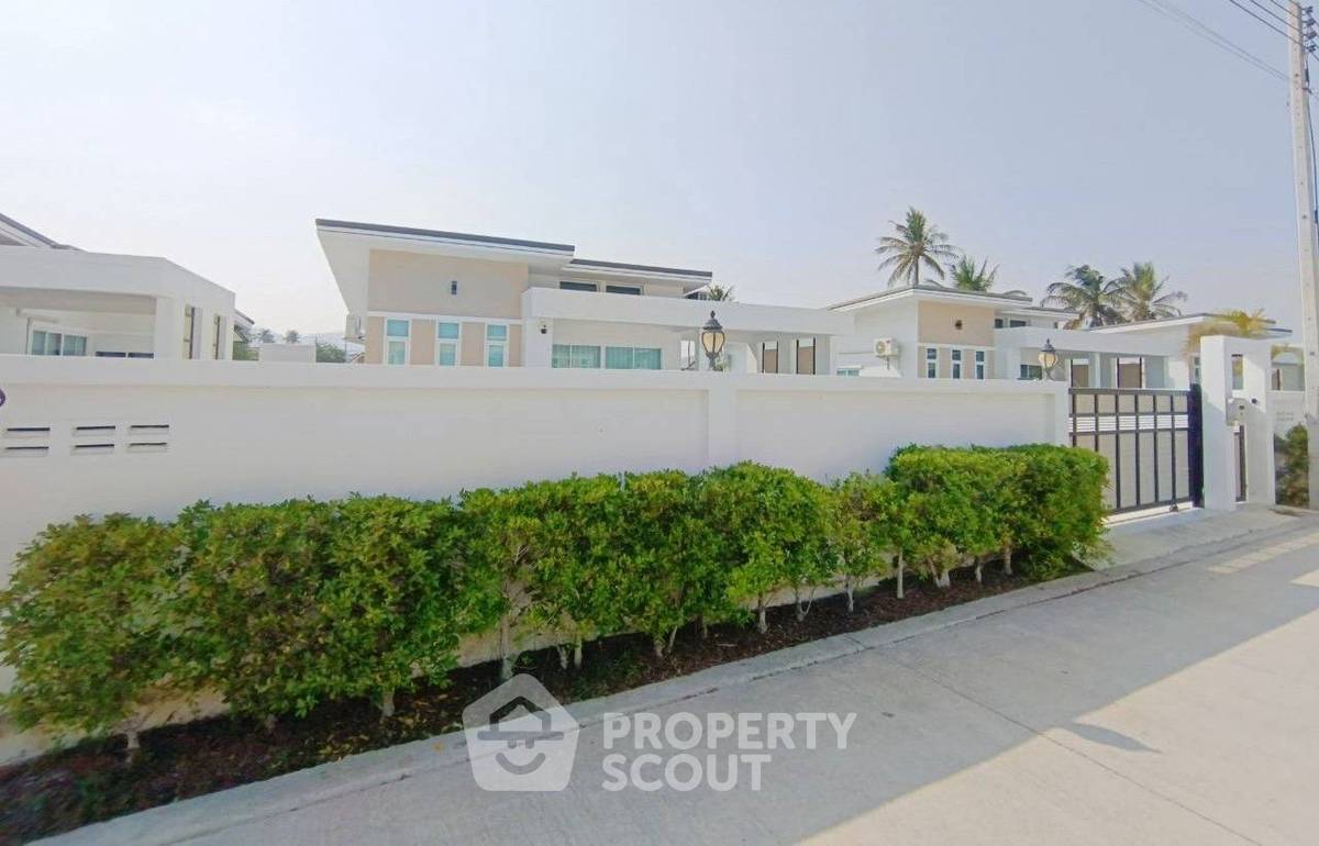 picture 2-BR House close to The Venezia (ID 2100644) - 1/7