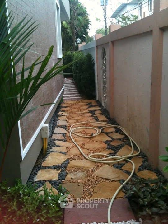 picture 4-BR House near MRT Yaek Tiwanon (ID 2094587) - 13/13
