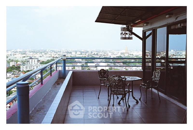 picture 3-BR Condo at Ratchada Pavilion Condominium near MRT Ratchadaphisek (ID 384490) - 1/7
