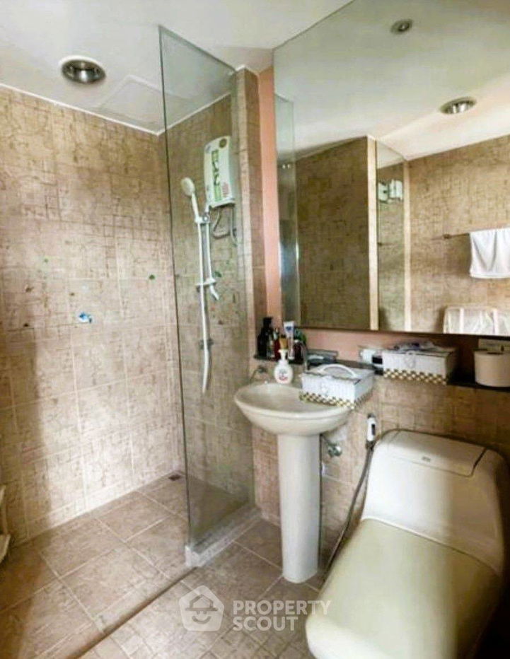 picture 5-BR Condo at Royal Castle Pattanakarn in Suan Luang (ID 1569791) - 13/15