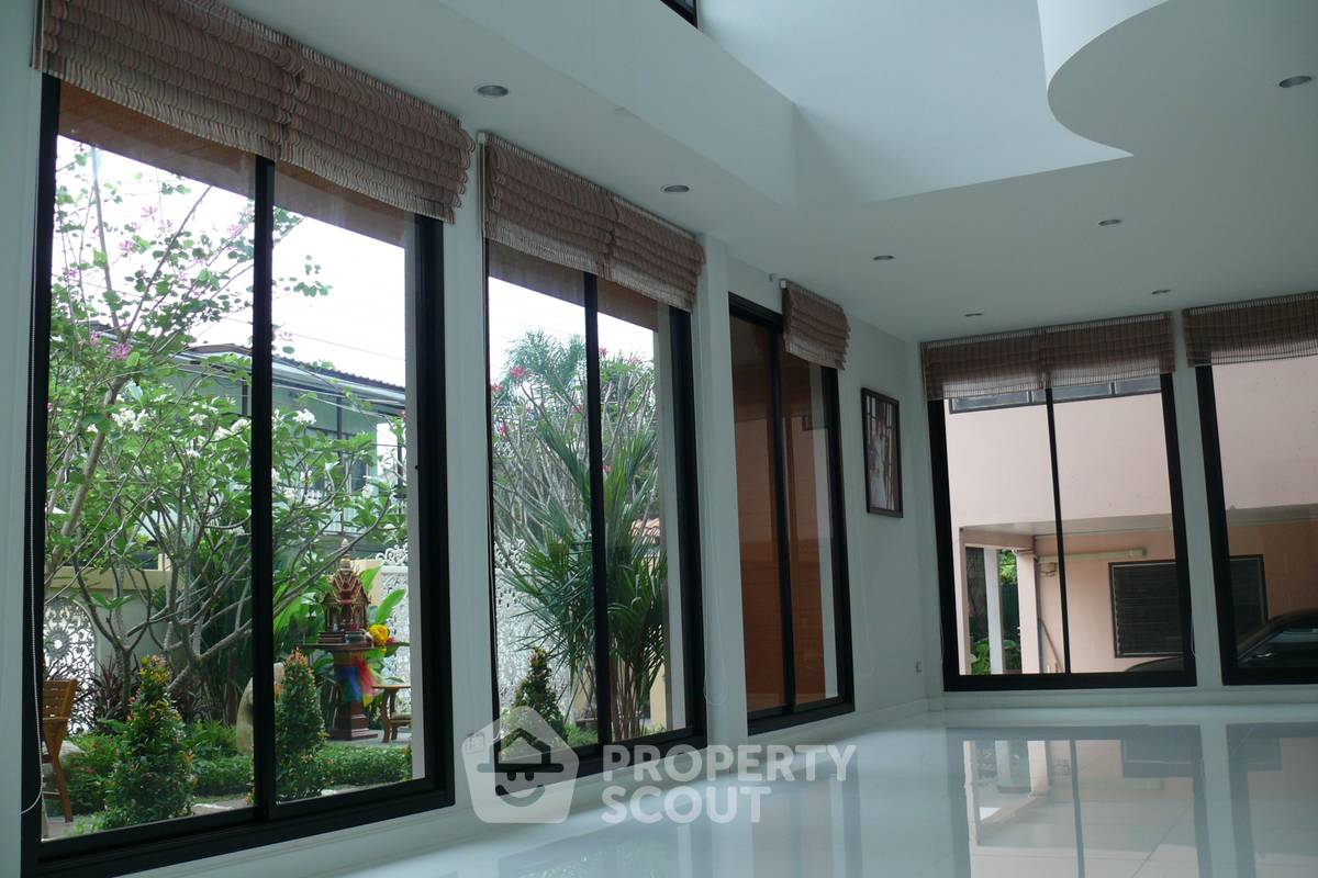 picture 4-BR House near MRT Yaek Tiwanon (ID 2094587) - 4/13
