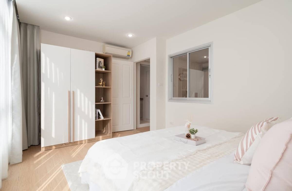 picture 2-BR Condo at Zenith Place @ Huay Kwang near MRT Huai Khwang (ID 2236953) - 8/10