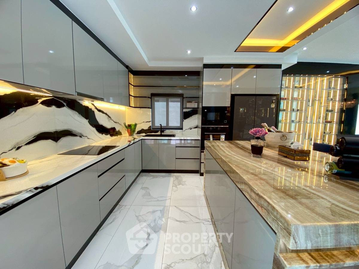 picture 5-BR Villa close to Pattaya (ID 2182145) - 37/40