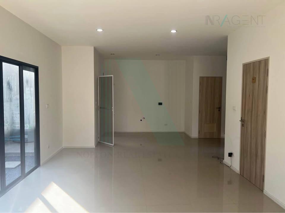 รูป 🚩 ขายบ้านแฝด โครงการ โนเบิล เกเบิล วัชรพล 2 ชั้น 3 ห้องนอน 3 ห้องน้ำ - รูปที่ 4/8