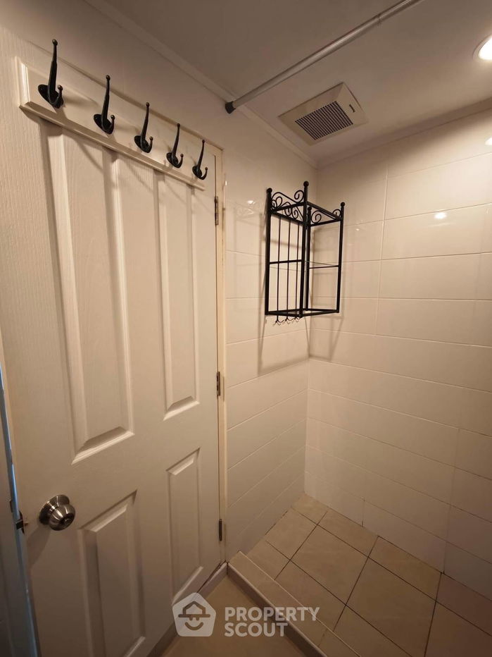 picture 1-BR Condo at Lumpini Place Rama 9–Ratchada near MRT Phra Ram 9 (ID 1739354) - 14/16