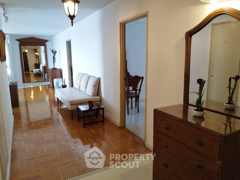 picture 3-BR Condo at Ratchada Pavilion Condominium near MRT Ratchadaphisek (ID 384490) - 4/7