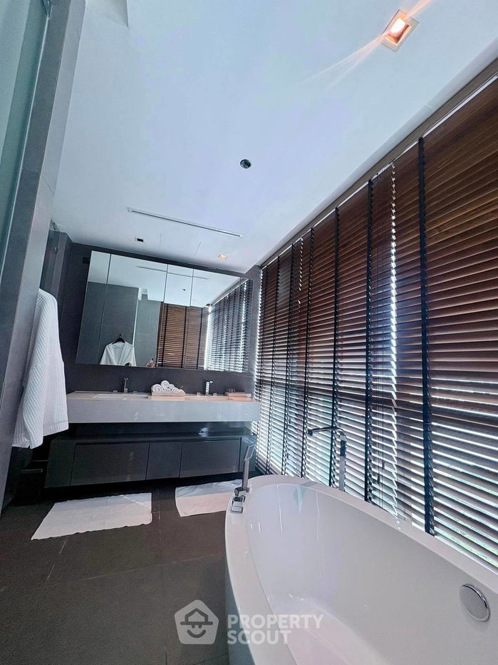 picture 2-BR Condo at The River Condominium near BTS Saphan Taksin (ID 1910234) - 12/12