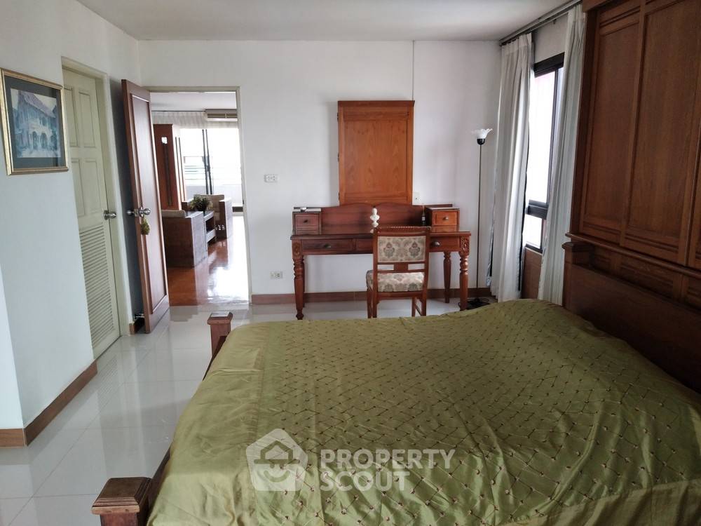 picture 3-BR Condo at Ratchada Pavilion Condominium near MRT Ratchadaphisek (ID 384490) - 5/7