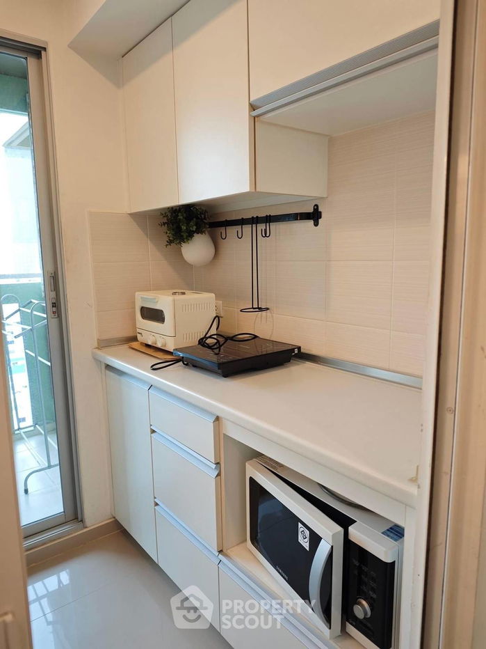 picture 1-BR Condo at Lumpini Place Rama 9–Ratchada near MRT Phra Ram 9 (ID 1739354) - 8/16