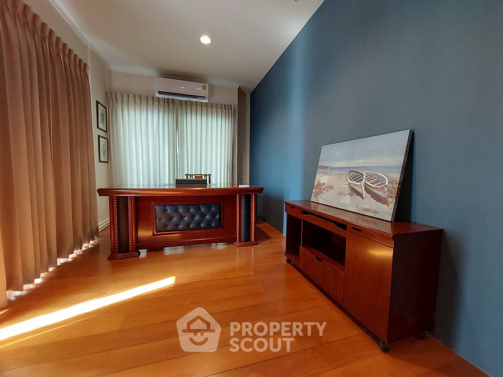picture 3-BR Condo at The Fourwings Residence in Hua Mak (ID 408587) - 3/10